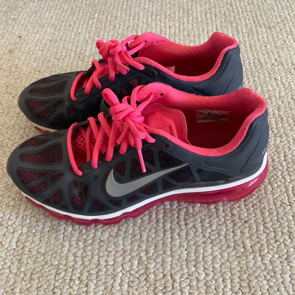 Pink and grey Nike air max’s